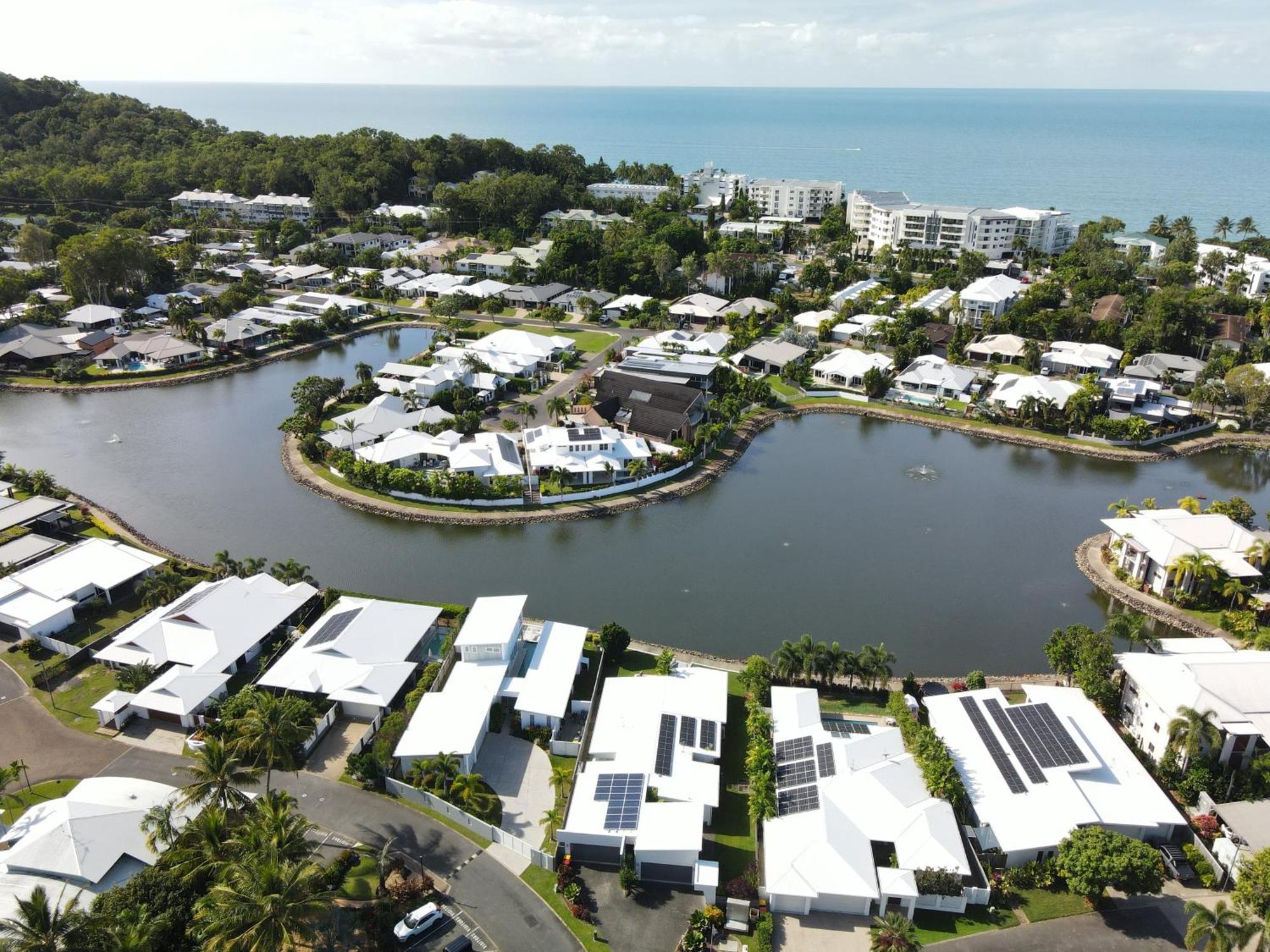 Blue Lagoon Villas Trinity Beach Exteriör bild
